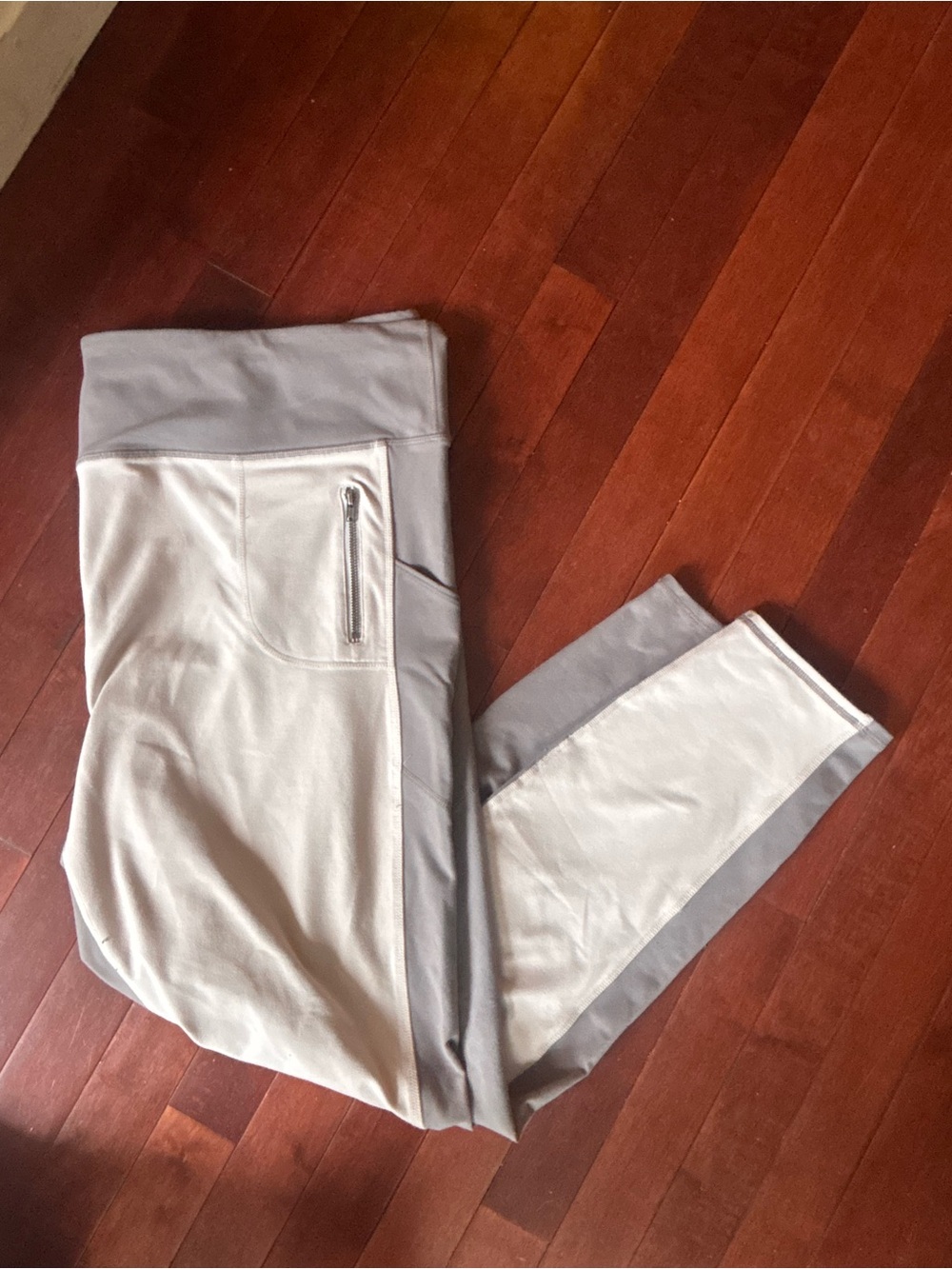 Women’s Fabletics Leggings - two tone with pockets